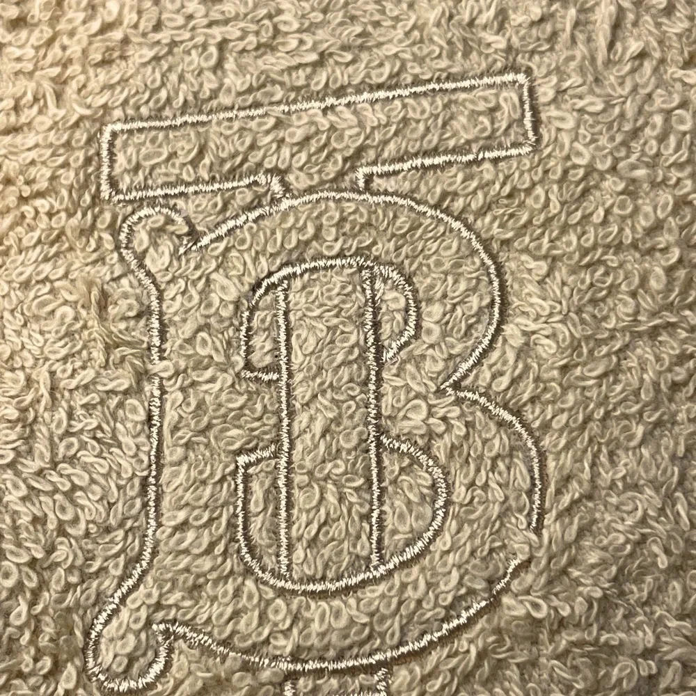 😍NEW😍 Thomas Burberry Monogrammed Facial Wash Cloth